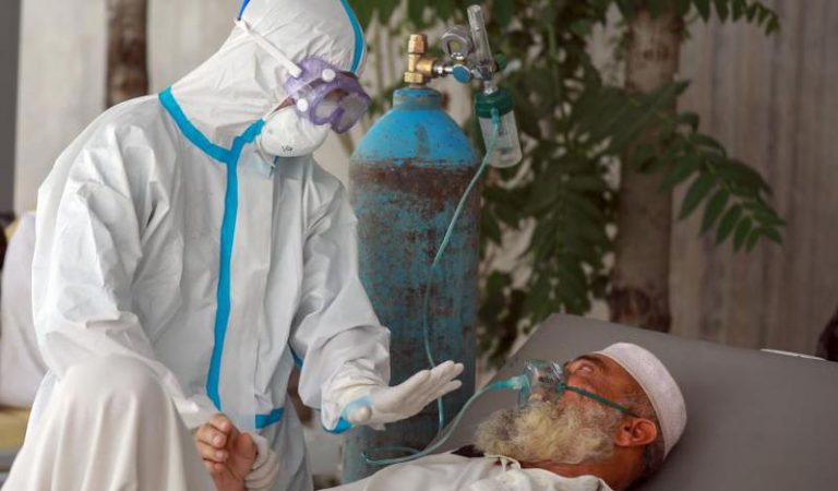 2020-08-25t000000z_502161141_mt1ltana000ewnigy_rtrmadp_3_afghanistan-asia-coronavirus-covid-19-isolation-mask-middle-east-pandemic-quarantine