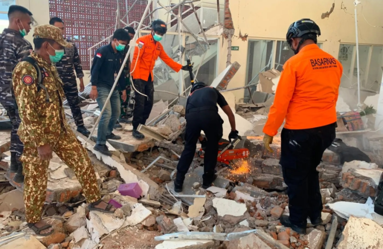 7.7-magnitude earthquake in Indonesia