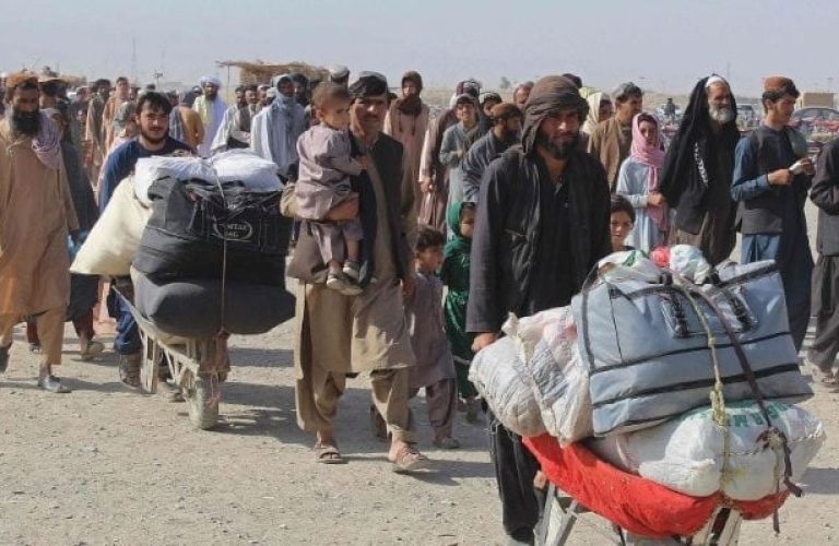 Afghan-Refugees-Begin-Returning-as-Pakistans-Deadline-Looms