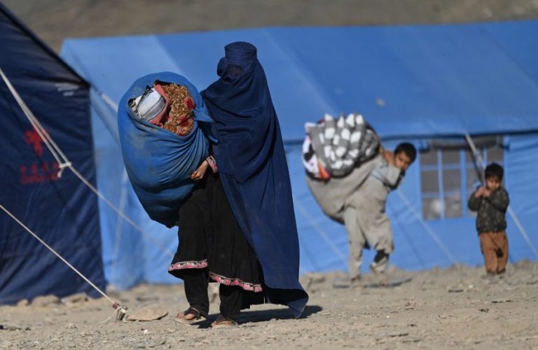Afghan-refugees-8-880x585