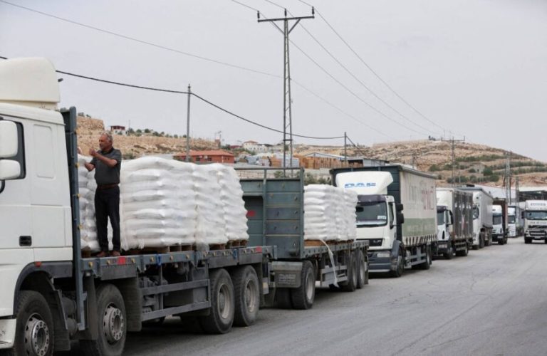 FILE PHOTO: Commercial food trucks are seen near a checkpoint near Hebron, amid the ongoing conflict in Gaza between Israel and the Palestinian Islamist group Hamas, in the Israeli-occupied West Bank May 28, 2024. REUTERS/Mussa Qawasma/File Photo