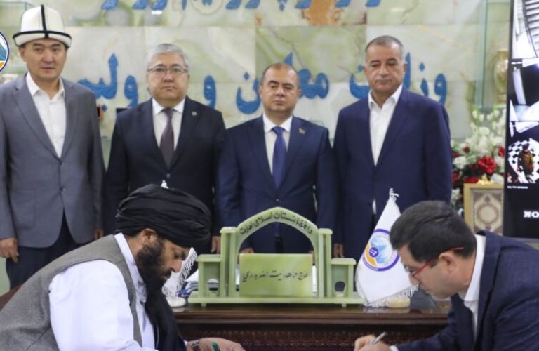 Contract signing ceremony 1