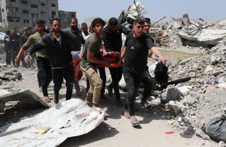 SENSITIVE MATERIAL. THIS IMAGE MAY OFFEND OR DISTURB    People carry a Palestinian casualty after following an Israeli strike, after the Israeli army issued evacuation orders, in the Shujaiya neighborhood of Gaza City April 3, 2025. REUTERS/Mahmoud Issa