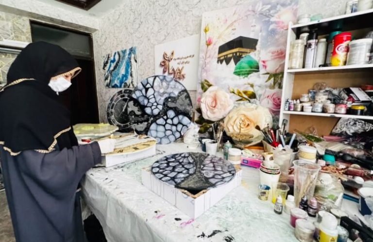 From 10,000 Afghanis to Training 200 Women The Success Story of an Art Workshop in Kabul 1
