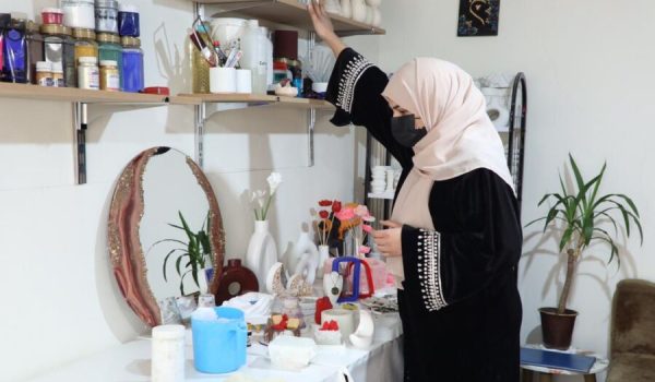 From Migration to Entrepreneurship The Woman Who Built a Business Through Art 1