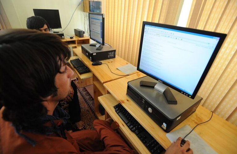 Internet_in_northern_Afghanistan-2010