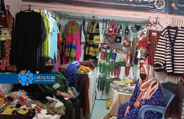 Merchant women at the exhibition