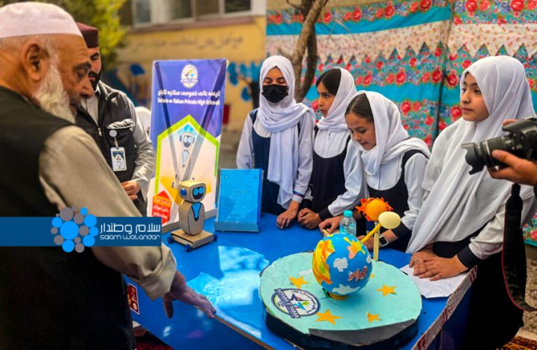 Students in Kabul build robots from discarded objects 22