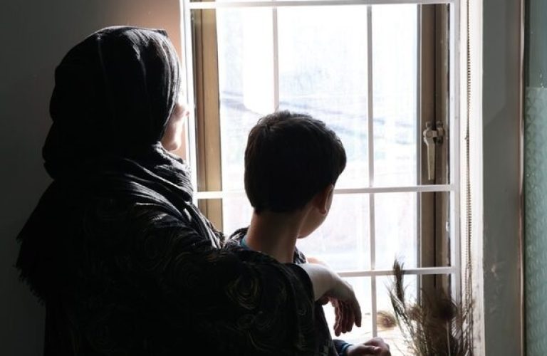 Unaccompanied women1.jpg