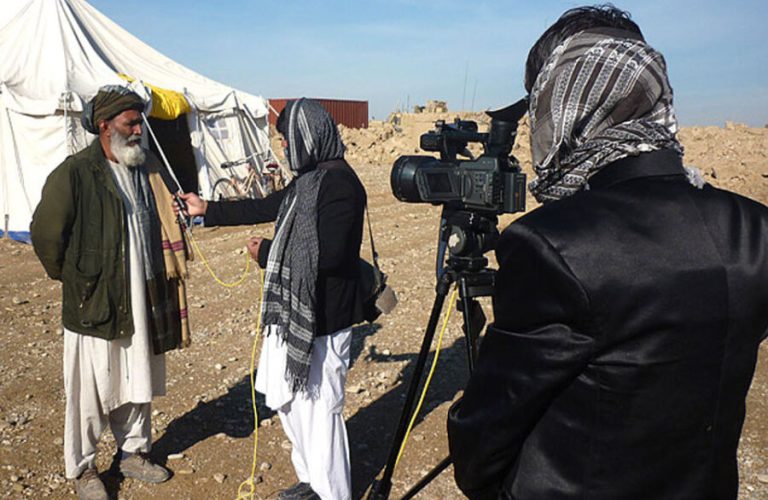s960_Working_with_the_Afghan_media_in_Helmand