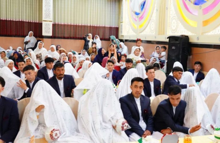 Group wedding in Kabul